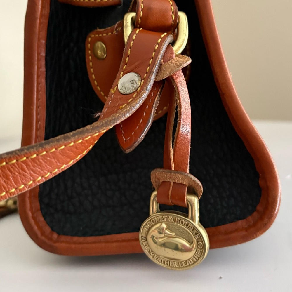Vintage Rare Dooney & Bourke Black and Brown Leather Crossbody Bag - Picture 2 of 5